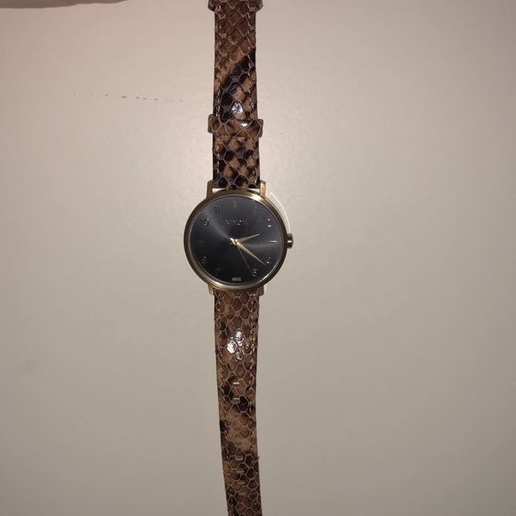 watch - Picture 1 of 4